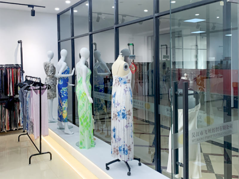 Wholesale Silk Garments & Garment Fabric Manufacturer Romankelly