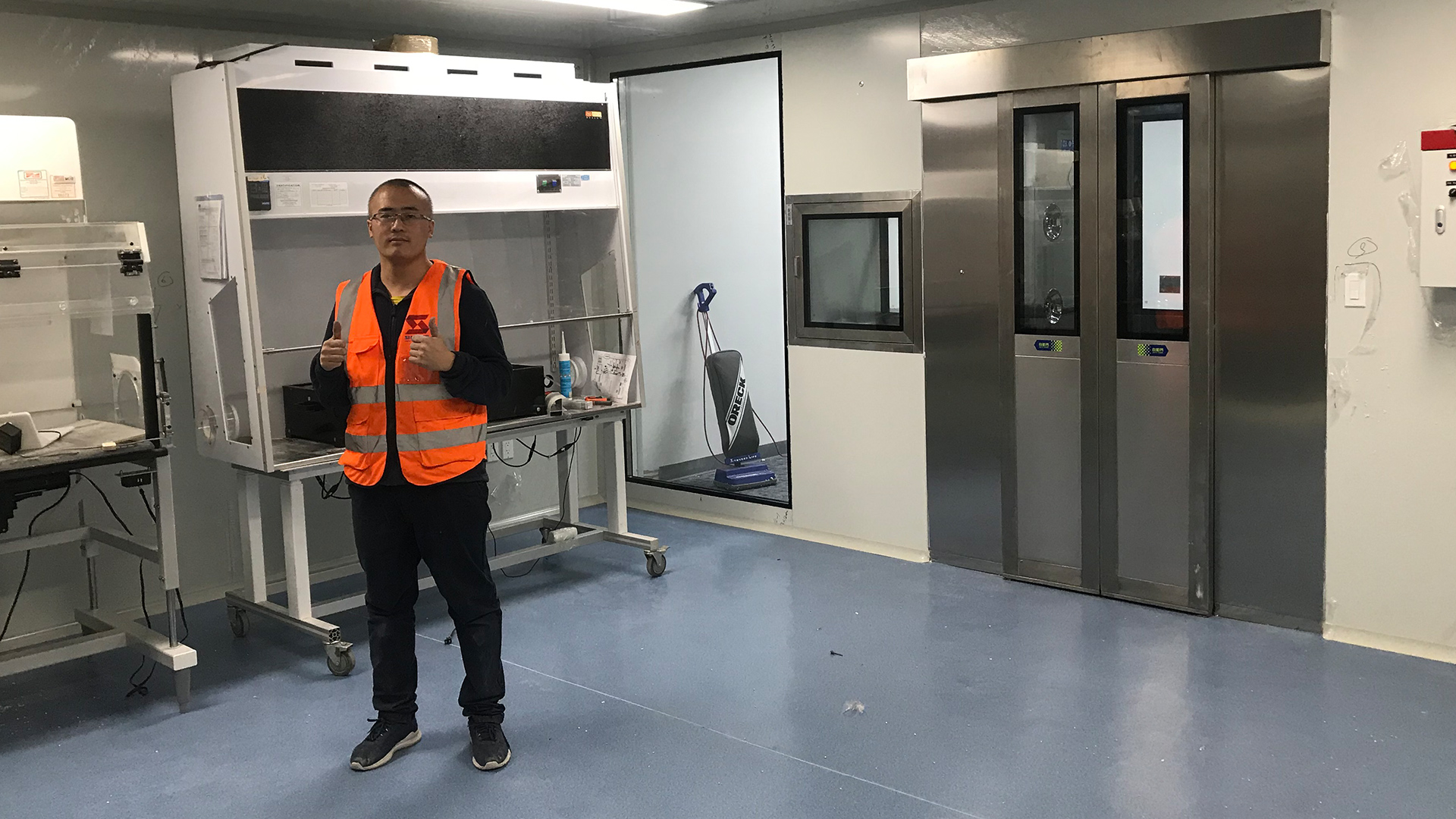 Factory clean. Модульная чистая комната. Чистые помещения бокс. Федин Elis Cleanroom. Технологическая одежда для чистых помещений наклейка.