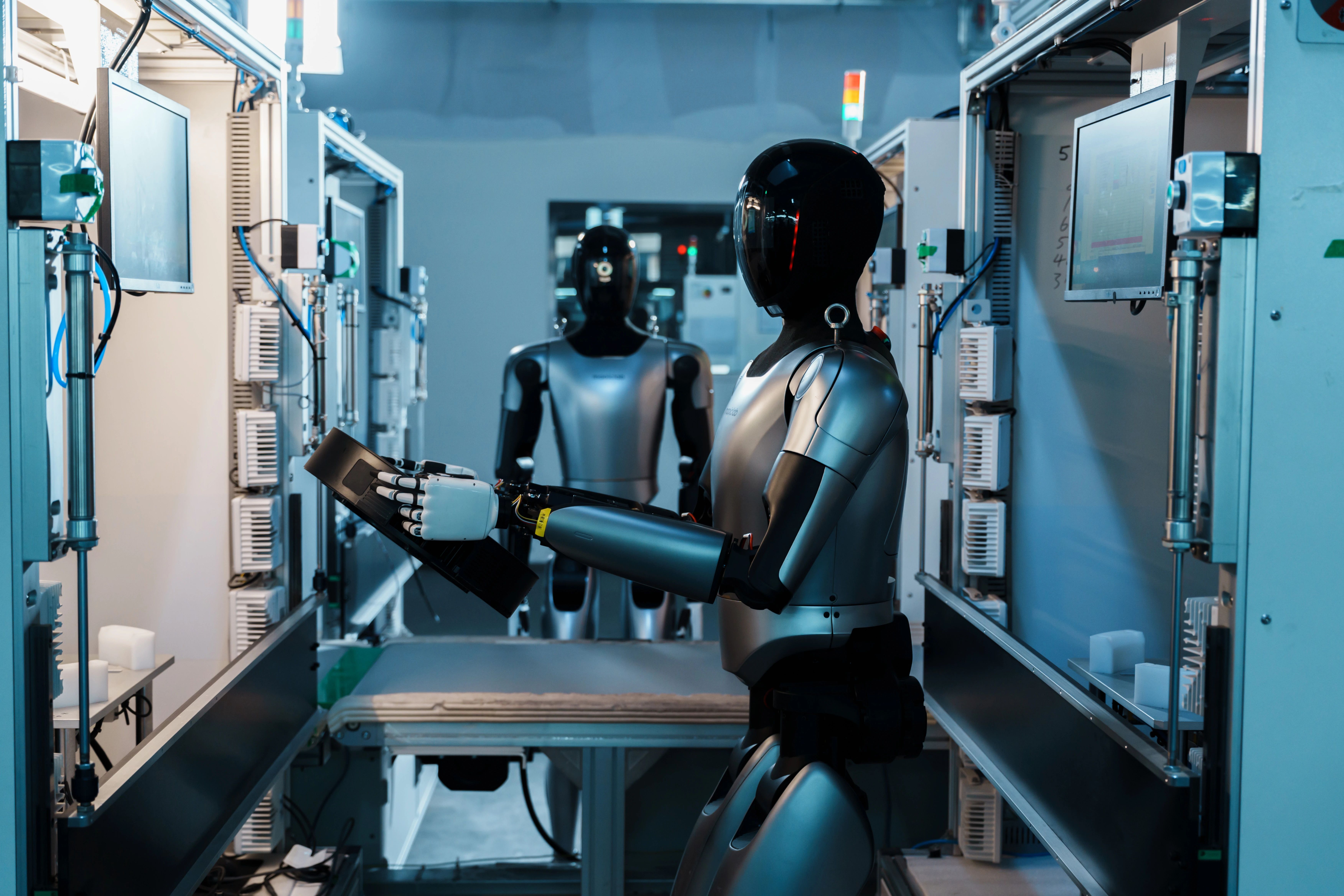 Prospects for Humanoid Robots in Industrial Applications | FOXTECH ROBOT