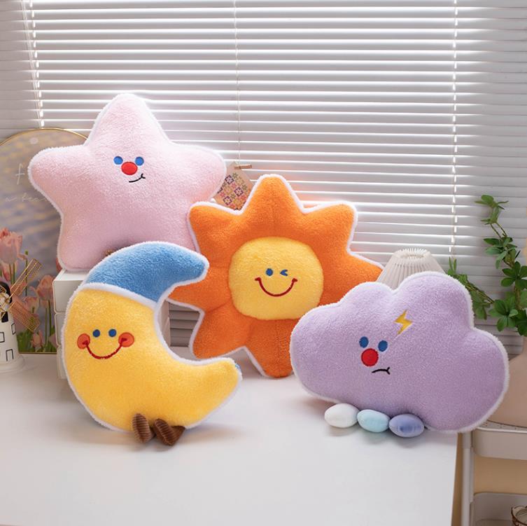 Coussin Décoratif Soleil Souriant 33 Cm - Peluche 3D Douce, Décoration Chambre Enfant, Cadeau Anniversaire