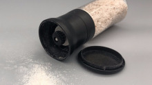 High Quality Manual Pepper Mill/Plastic Black Pepper Grinder
