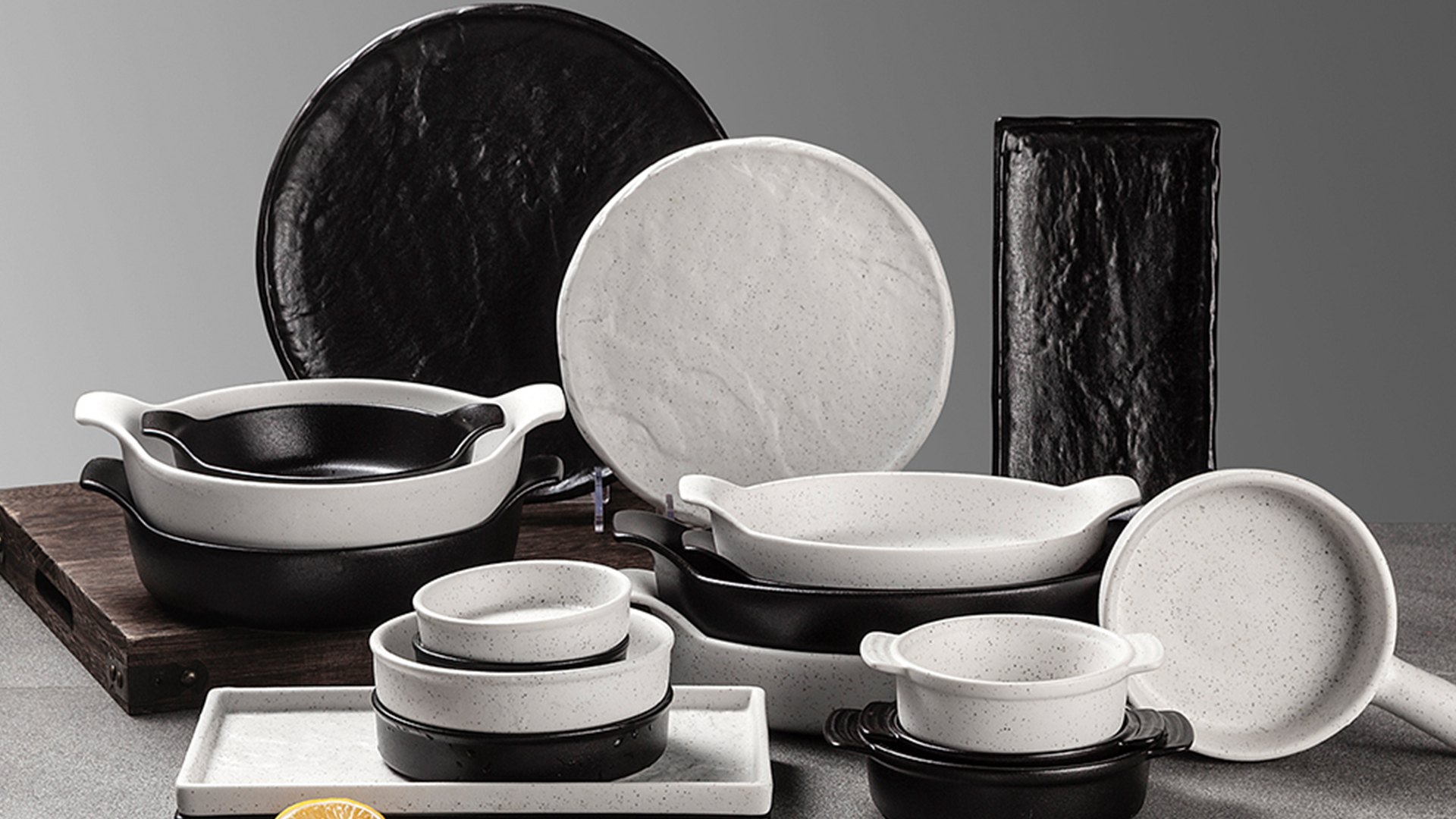 Wholesale Customize Logo Japanese Style White And Black Ceramic Plate Porce...