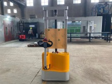 ES-15P 1500kg good warehouse equipment fork lift electric pallet stacker electric stacker 5m