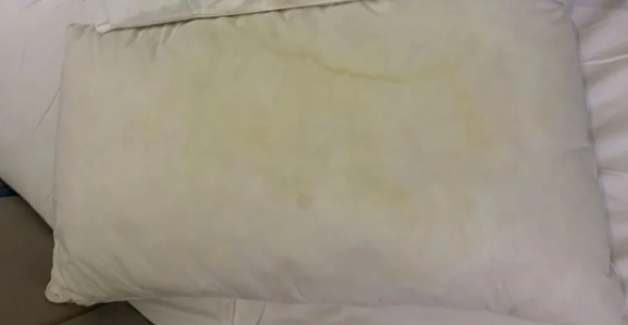 How to remove sweat stains saliva marks hair oil and odor on the pillow