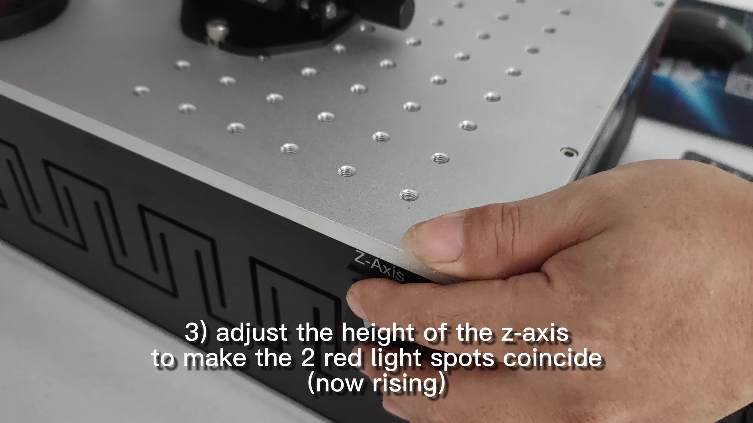 adjust the height of the z-axis to make the 2 red light spots coincide