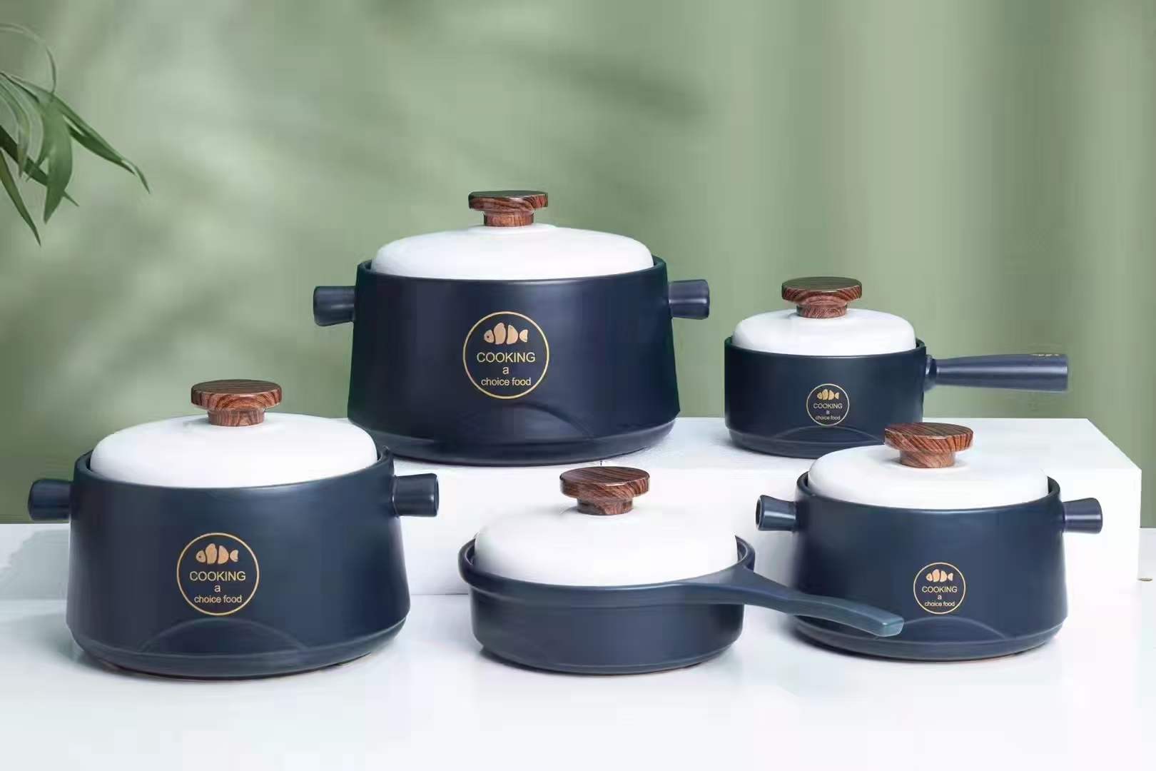 The difference between ceramic pot and casserole