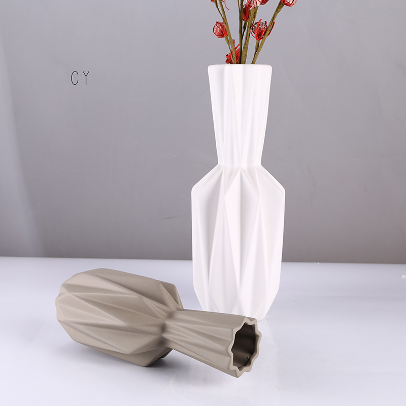 陶製の花瓶のひび割れを修復するには？