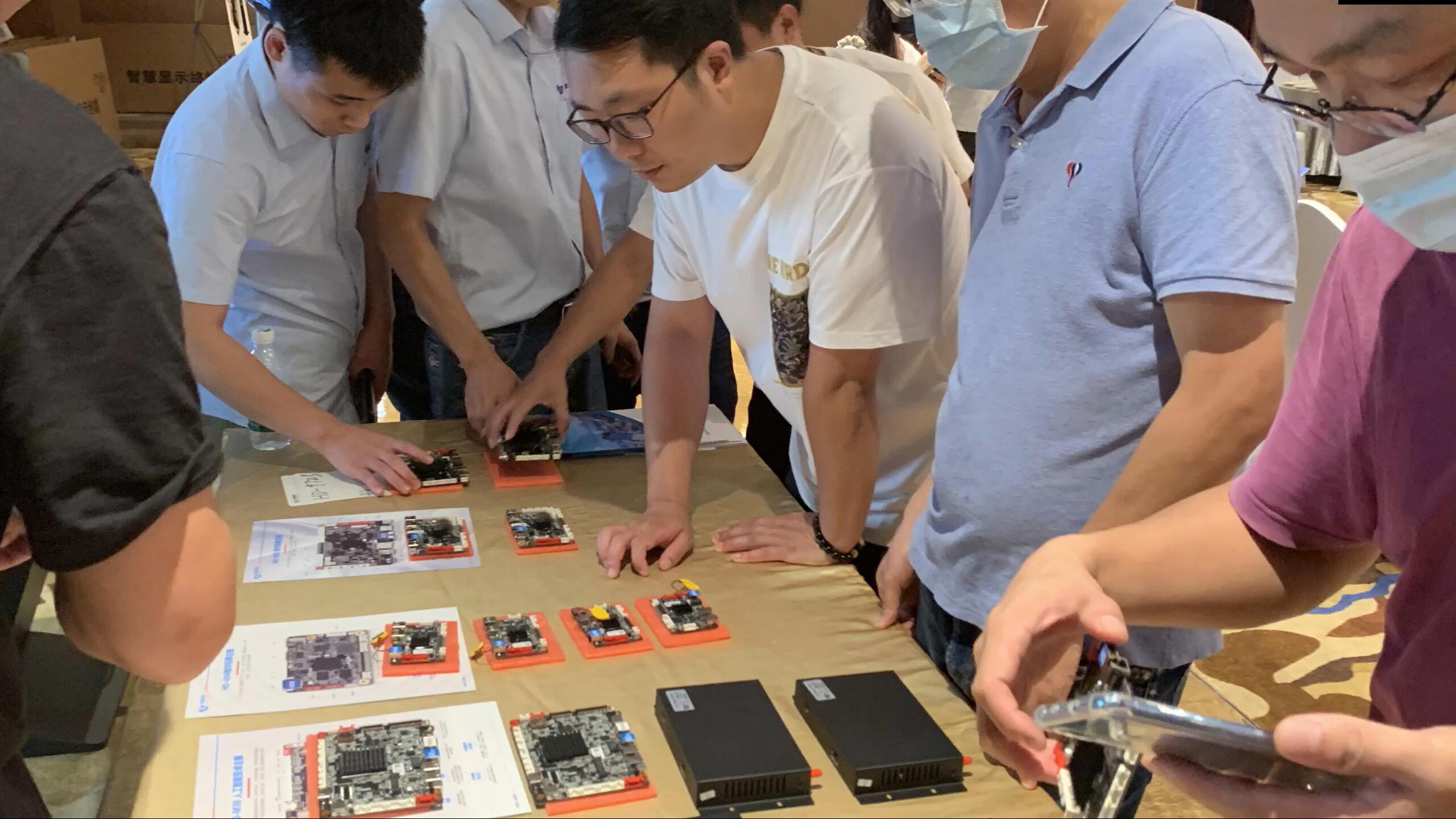 کنفرانس معرفی محصولات مادربرد LCD فناوری هویدو با موفقیت برگزار شد