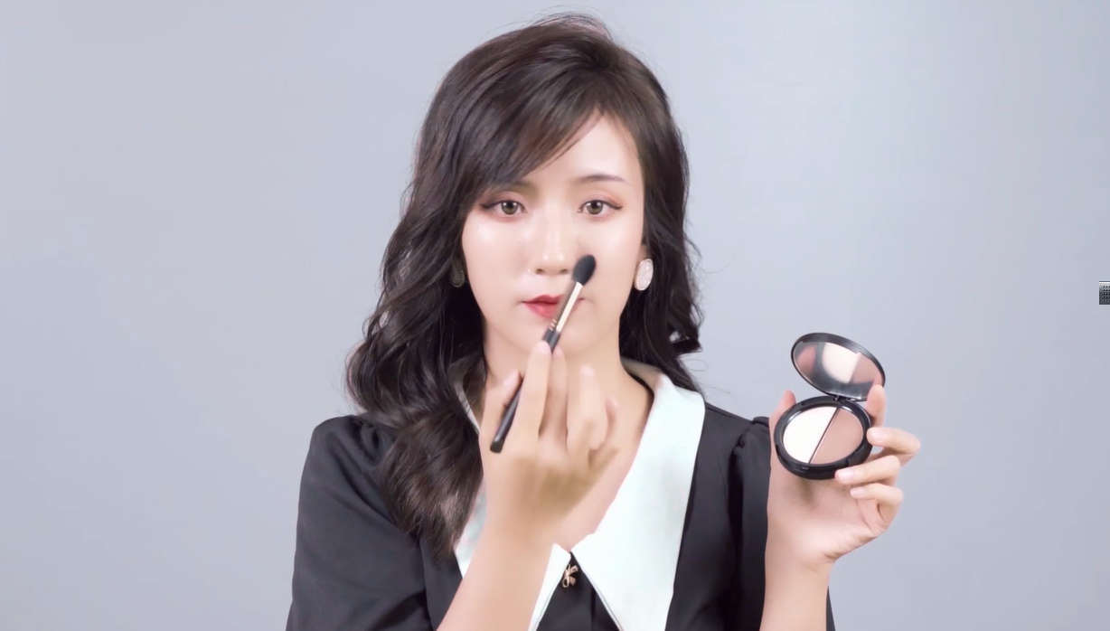 How to Pick the Best Highlighter for Mature Skin? Banffee Makeup