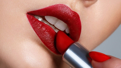 Kokrak qafasidagi ayol