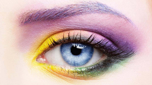 Түсті алу үшін көк және сары түстерді араластырыңыз.