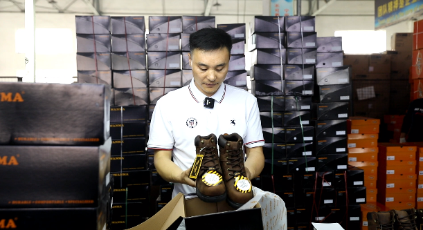 Kontrola kvality bezpečnostních pracovních bot