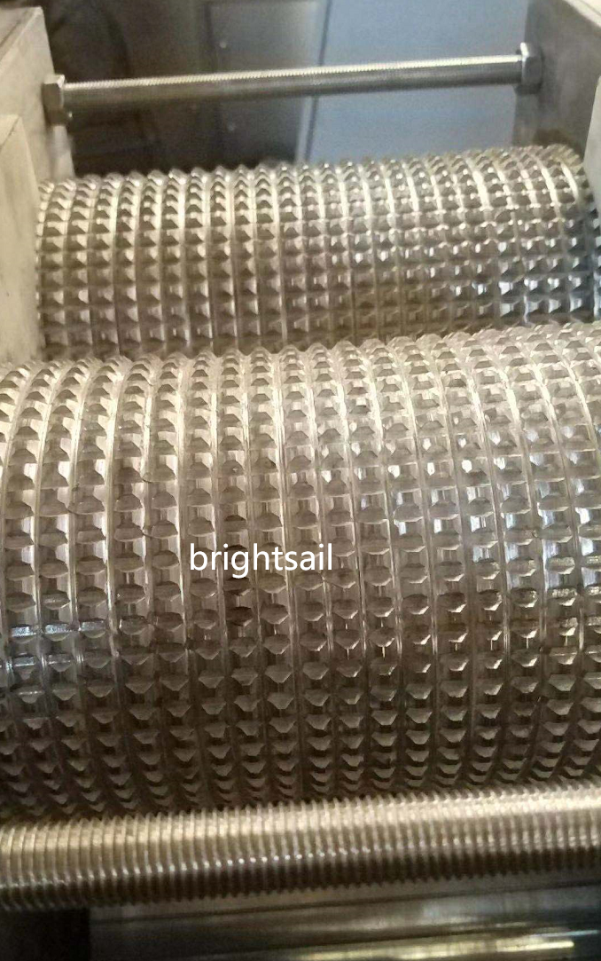 Sesame roller mill
