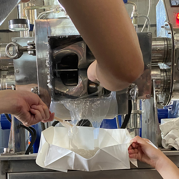 sigma mixer for high-viscosity hot melt glue production