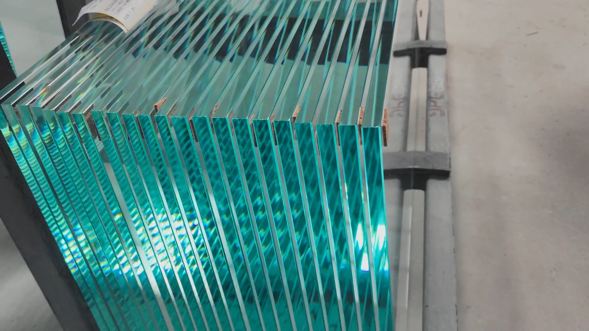 Professional Customized Flat tempered glass Manufcturer Hongjia Glass