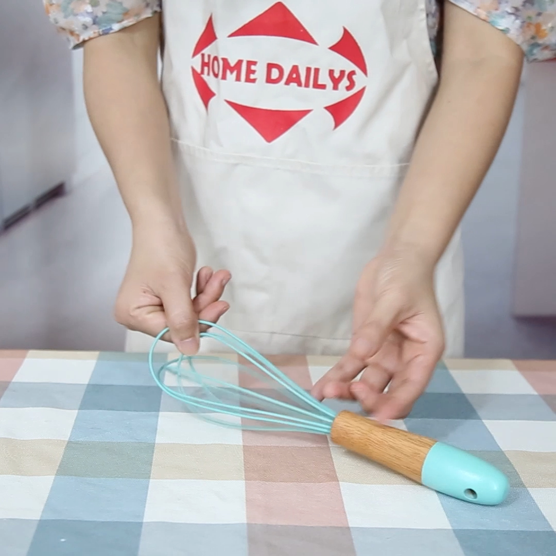 Silicone Whisks Wire with wooden handle Kitchen whisks for Cooking