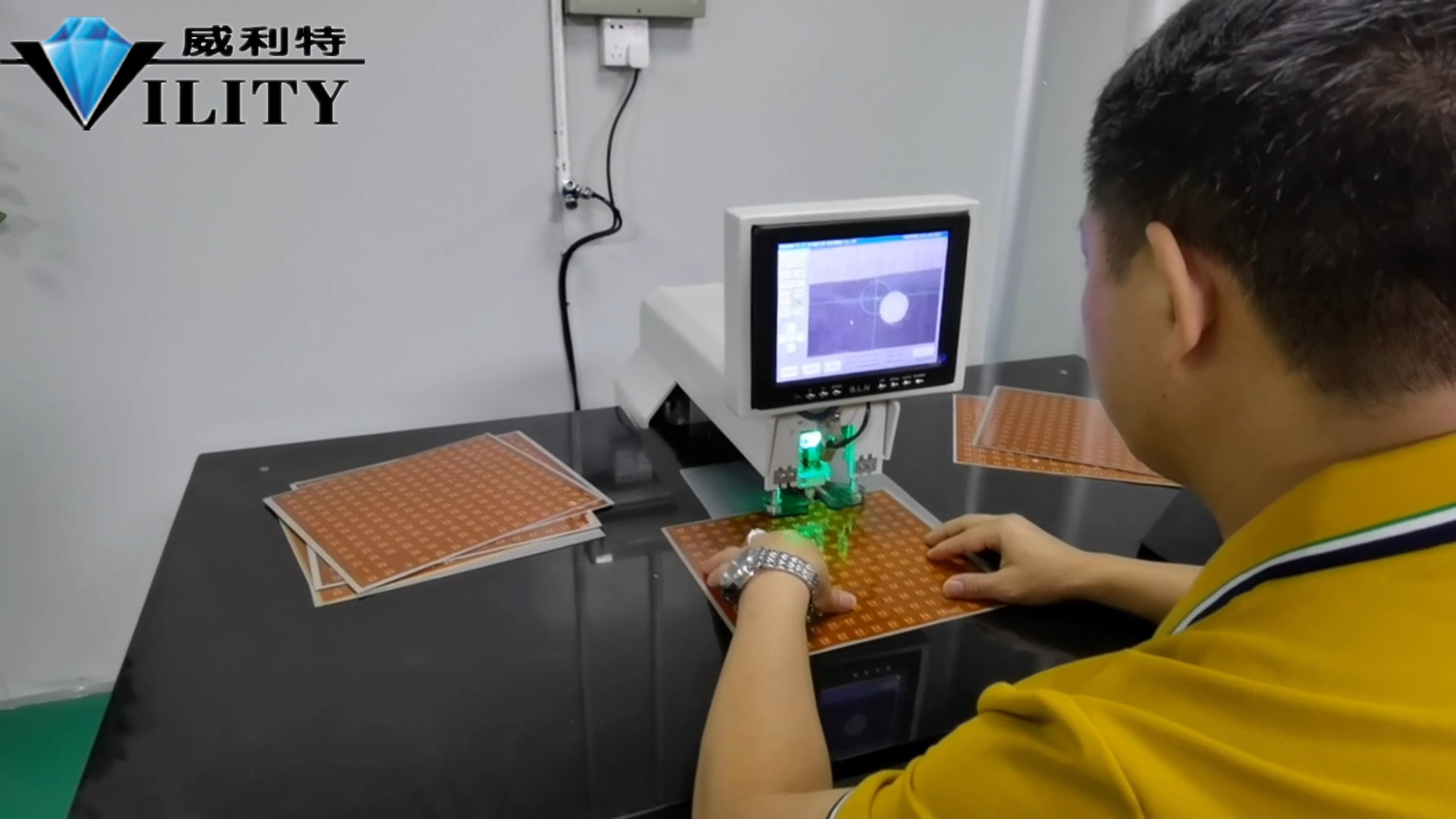  Best Vility Semi-Automatic CCD Target Hole Punching Machine for Aluminium substrates Supplier 