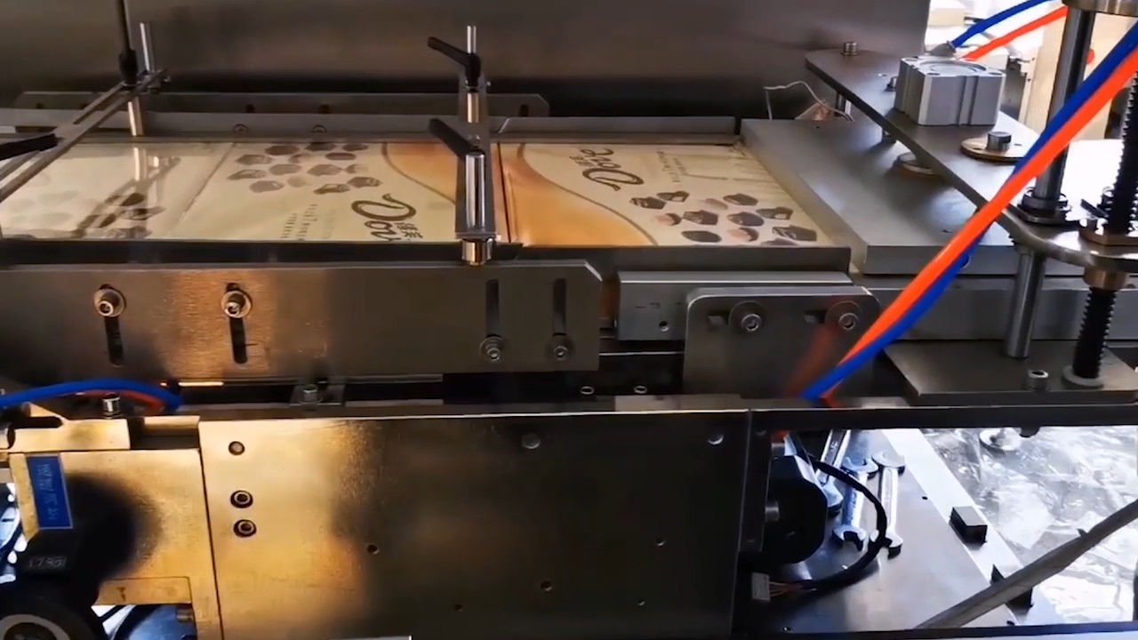 cellophane wrapping machine